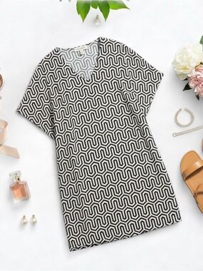 Chico's Geometric Print V-Neck Wedge Tunic Black White Size 0 Small 4/6 EUC